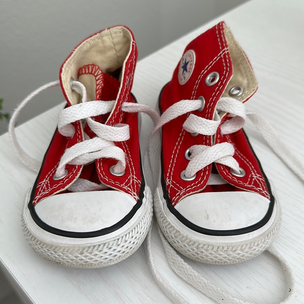 Red baby converse size 4